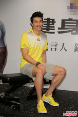 组图：蔡依林男友亮相 阳光俊朗帅气十足