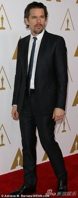 组图：群星闪耀奥斯卡提名午宴 亚当斯红装吸睛