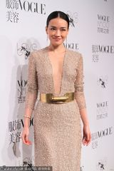 组图：舒淇中门大开现半球 长裙高叉秀美腿