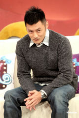 高清图：余文乐做客《lady呱呱》 怕是非拒恋圈中人