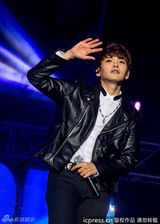 组图：SJ-M上海热力开唱 始源帅气有型赫海有爱