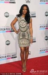 组图：全美音乐奖红毯女星争艳 比伯亲老妈鸟叔搞怪