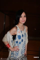 组图：阿娇(钟欣桐)恐染风湿 洪卓立建议嫩模另设写真展