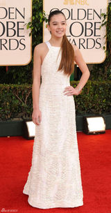 高清图：海莉-斯坦菲尔德少女初长成 纯白长裙出镜