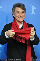 幻灯图集：《谜团》发布会 主创红围巾抢镜