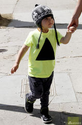 策划：明星宝宝着装大PK 小七苏瑞领衔萌妹子