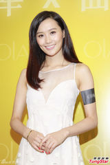 组图：罗仲谦赞杨怡皮肤好 陈法拉乐当空中飞人