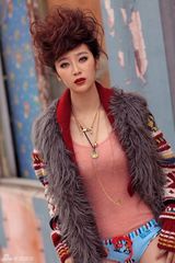 组图：赵子惠红发写真性感妖娆 大戏连播红运当头