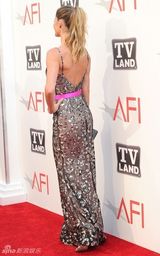 高清：摩根-弗里曼获终身成就奖 吉赛尔-邦辰道贺