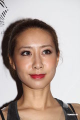 组图：何嘉莉预产期为9月 吴雨霏惹整容疑云