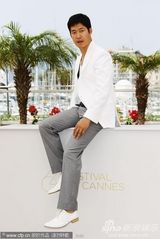 组图：《北村方向》发布会 女星宋善美得导演护花