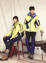 高清图：元斌宋茜携手代言运动品牌展运动风范