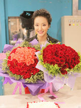 组图：殷叶子《棋逢对手》片场庆生