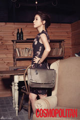 高清组图：韩演员李宝英时尚写真展高雅干练风