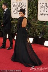 组图：伊娃朗格利亚长裙高贵裸背迷人