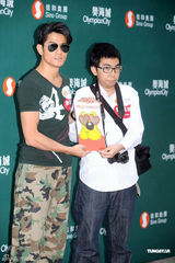 组图：郭富城否认有暴发户行为 赞熊黛林有心 