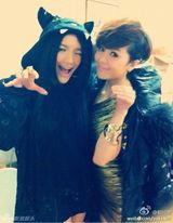 组图：明星亮相中歌榜后台 欢乐搞笑比卖萌