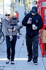 组图：P!nk全家三人出行 共享天伦惹人羡