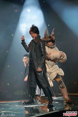 组图：古惑仔五子开唱显本色 伊健小春示爱太太