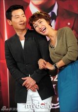 组图：李素妍林正恩等宣传新剧《红宝石戒指》