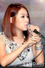 组图：SISTAR为新专辑造势 艳丽舞衣玩性感