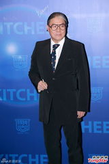 组图：霍震霆望郭晶晶多休息 官恩娜爱看球赛