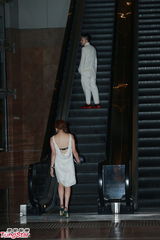 组图：晶刚香港婚礼 赌王女儿何超盈白色露背裙现身