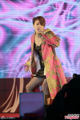 组图：容祖儿否认妒忌王菀之夺奖 陈奕迅力挺