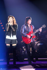 高清图：滚石30最终场周华健领军大唱《快乐天堂》