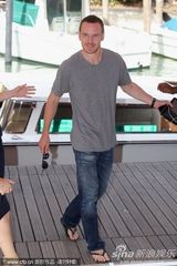 组图：《羞耻》发布会 迈克尔·法斯宾德休闲亮相