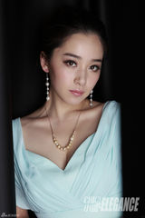 组图：阚清子优雅女神封面 再掀复古淑女风