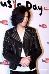 幻灯组图：萧敬腾着铆钉皮衣献唱 卢广仲瑶瑶泯恩仇