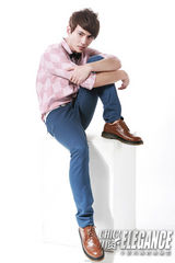 组图：徐正曦登杂志封面 多面风格展现男儿本色