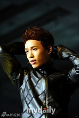 组图：韩国新人组合BTOB举行出道表演