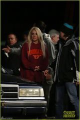 组图：布兰妮MV花絮曝光 穿男友外套显臃肿