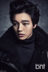 高清：韩星吕珍九时尚大片 游走于少年男人之间