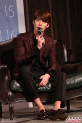 组图：金宇彬访台送巧克力 自嘲长相奇特似恐龙