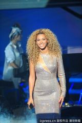 组图：碧昂斯热舞波涛汹涌 不遗余力现场露底