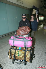 组图：新婚郑希怡戴金项链大呼嫁到好老公