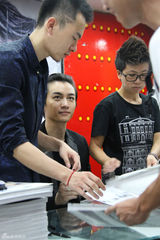 组图：陈晓【演员】签售写真人气爆棚 将拍《神雕侠侣》