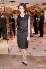 周慧敏自言有不少同志朋友 赌王四太送何超盈首饰