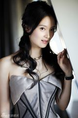 幻灯图：王艳新写真温婉再现 气质高雅展大家风范