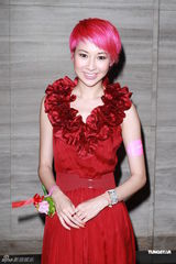 组图：陈妍希小露香肩 庄思敏红发抢镜