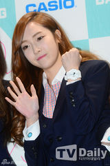 组图：少女时代穿牛仔裤赴派对 显完美曲线