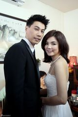 组图：Ella马来西亚办传统婚礼 拜别父母哽咽落泪