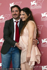 高清：《后事》记者会 泽格斯怀孕被导演摸大肚送吻