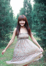 组图：曹苑梦幻童话写真 展现纯真可爱萝莉风