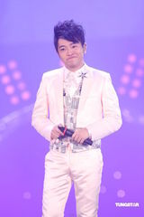 幻灯组图：星光家族演唱会震撼上演