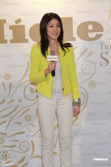 组图：辣妈陈慧琳代言活动 黄色小西装干练清爽