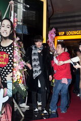 高清组图：韩星李多海韩彩英等助阵《爸爸》VIP首映